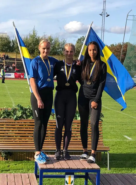 Meja Wolwan efter guldet på 80m Foto: Jenny Wolwan