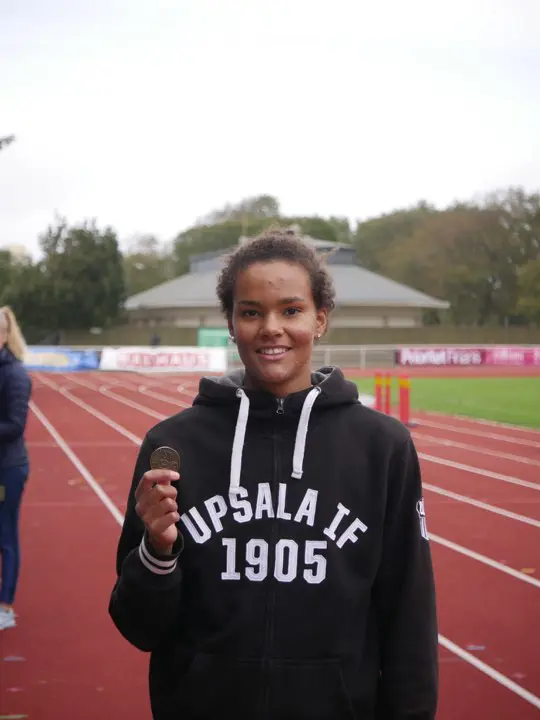Tiffanie Magnusson med sin bronsmedalj Foto: Linus Boyer
