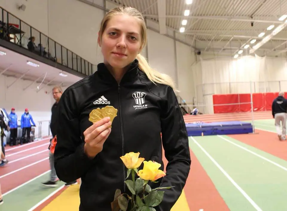 Lovisa Östervall med sina två sjukampsguld. Foto Christian Östervall