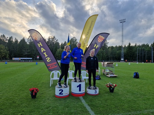 Vera Koponen i Huddinge (längst till höger)