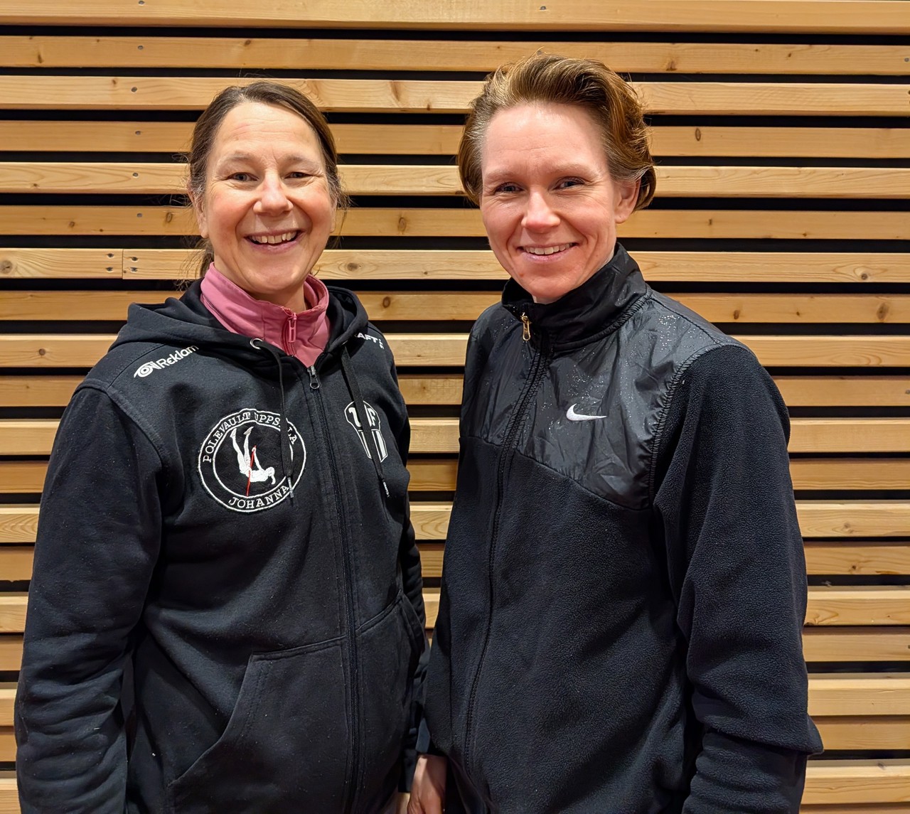 Stavhoppstränare Johanna och Malin.