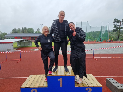 Pia, Vera och Gesa i Tumba