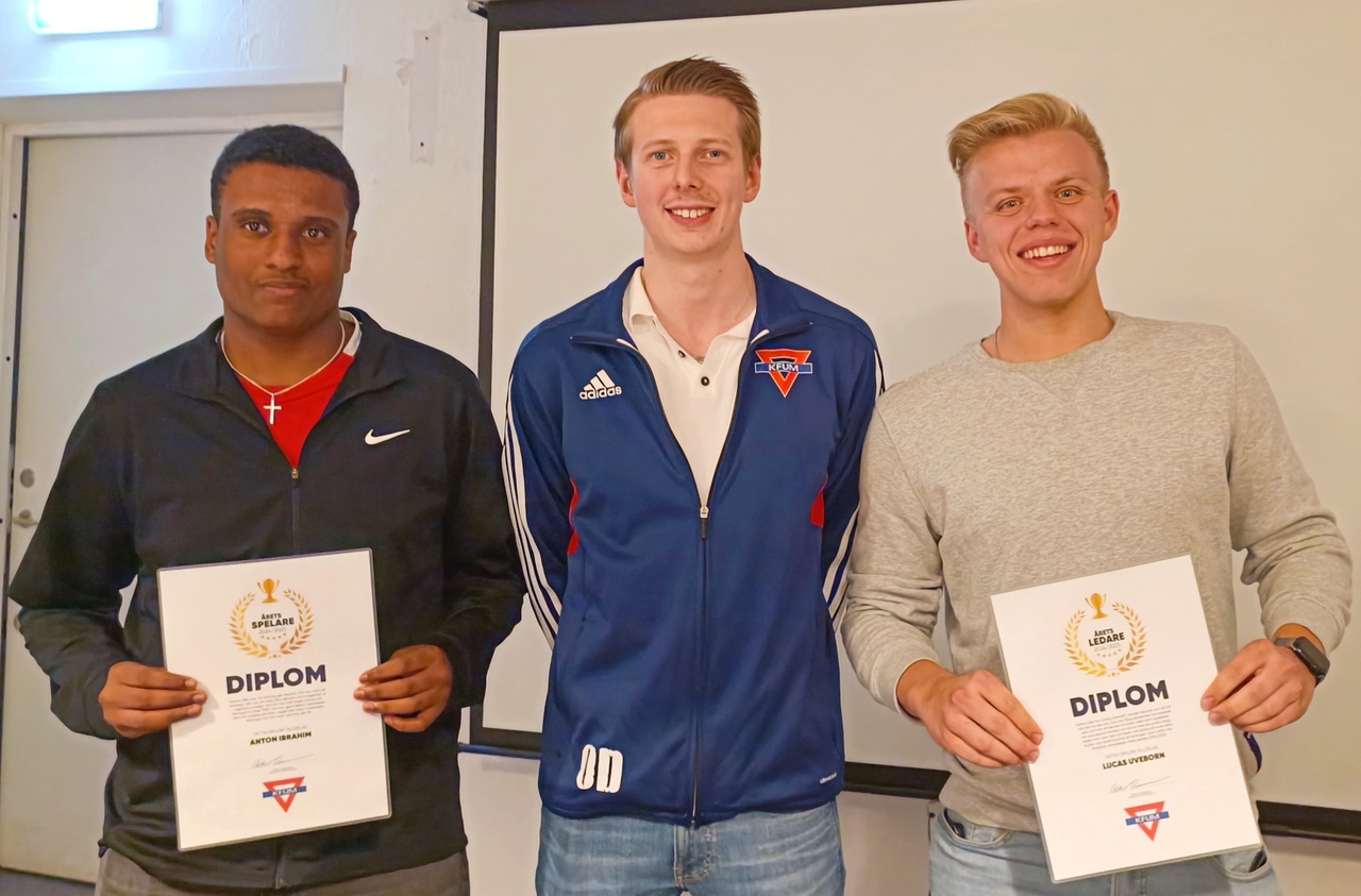 Anton, ordförande Oskar och Lucas