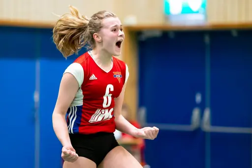 Bilder från helgens drabbningar. Ellen och Engla fångade på bild av fotograf Robert Boman.