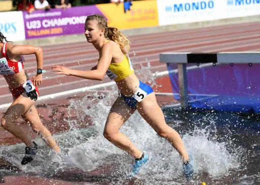 Saga Provci och Agnes Thundal U20-EM under 3000 m hinder på Kadriorg Stadion, Tallinn (foto: Deca Text & Bild).
