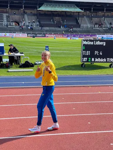 Enbart leenden för Saga innan hennes 1500m lopp på Finnkampen på anrika Stockholms Stadion i år.