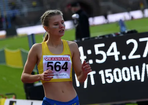 Robin, Oden, Saga och Agnes tävlar för Sverige under Ungdomsfinnkampen 2021 på Stockholm Stadion (Bild 1: Robert Provci. Övriga: Deca Text & Bild).)