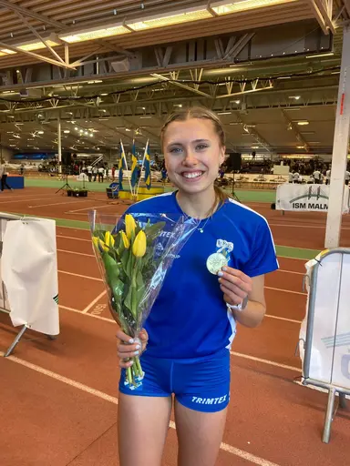 Privata bilder på våra medaljörer Kajsa Roth och Saga Provci