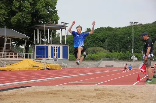 Kraftmätningen Kval 20 juni, 2021 på Slottsskogsvallen (foto: Tuva Kündig).