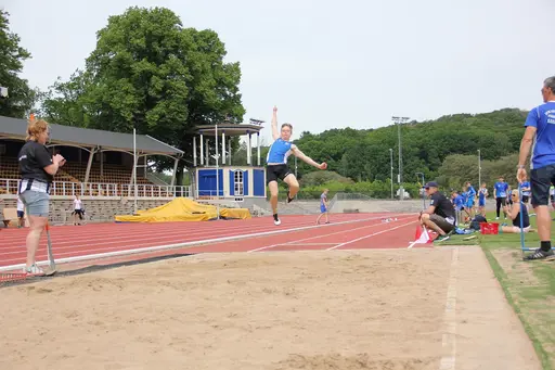 Kraftmätningen Kval 20 juni, 2021 på Slottsskogsvallen (foto: Tuva Kündig).