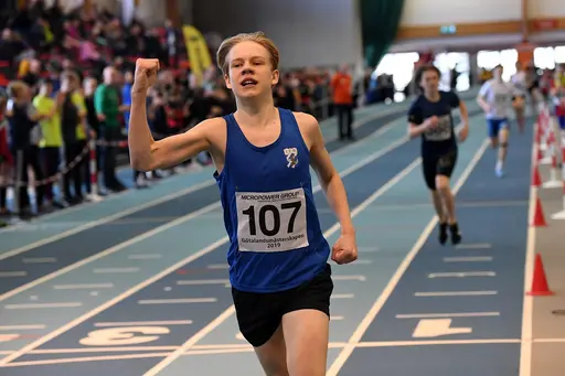 Olle Ackebjer 1:a P14 1000m | Kajsa Roth 2:a F13 stavhopp + 3:a F13 60m | Lovisa Emanuelsson 3:a F13 800m | Nicole Tiourine 3:a F14 1000m | Foto: Deca Text och bild