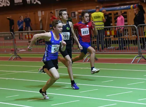 Bild: Deca | 1. Upprop P11 60m | 2. Sprintande coachen Filippa Palmås med F11-flickorna Emma och Astrid | 3. Hugo Kündig 60m | 4. Kajsa Roth och Ester Ahlbäck Björck 60m | 5. Emma Bergdén 60m