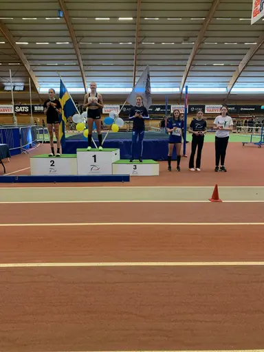 Några av helgens medaljörer. Foto: Mårten Holm samt Deca Text & Bild
