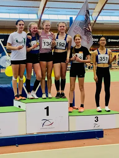 Några av helgens medaljörer. Foto: Mårten Holm samt Deca Text & Bild