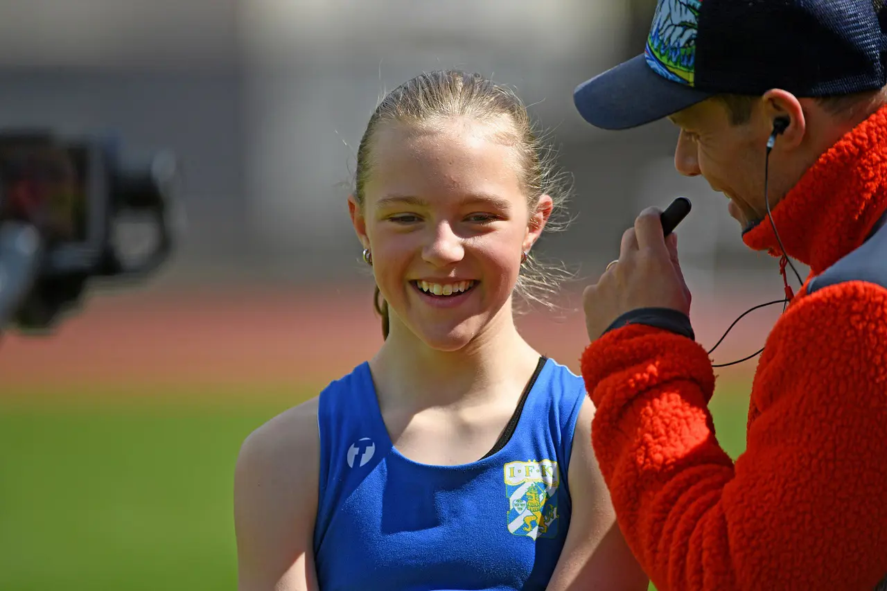 Foto: Deca Text & Bild | Ebba Holmén blir intervjuad