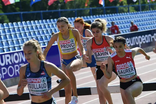 Saga Provci och Agnes Thundal U20-EM under 3000 m hinder på Kadriorg Stadion, Tallinn (foto: Deca Text & Bild).