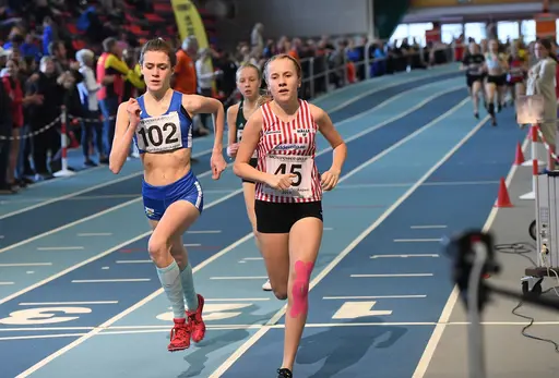 Olle Ackebjer 1:a P14 1000m | Kajsa Roth 2:a F13 stavhopp + 3:a F13 60m | Lovisa Emanuelsson 3:a F13 800m | Nicole Tiourine 3:a F14 1000m | Foto: Deca Text och bild