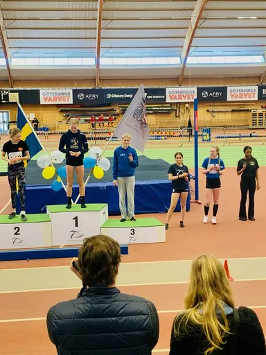 Några av helgens medaljörer. Foto: Mårten Holm samt Deca Text & Bild