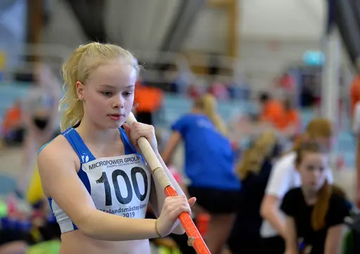 Olle Ackebjer 1:a P14 1000m | Kajsa Roth 2:a F13 stavhopp + 3:a F13 60m | Lovisa Emanuelsson 3:a F13 800m | Nicole Tiourine 3:a F14 1000m | Foto: Deca Text och bild