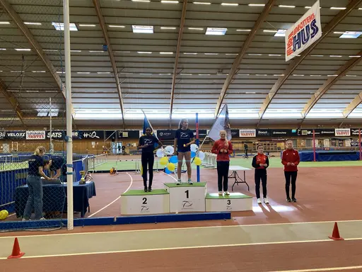 Några av helgens medaljörer. Foto: Mårten Holm samt Deca Text & Bild