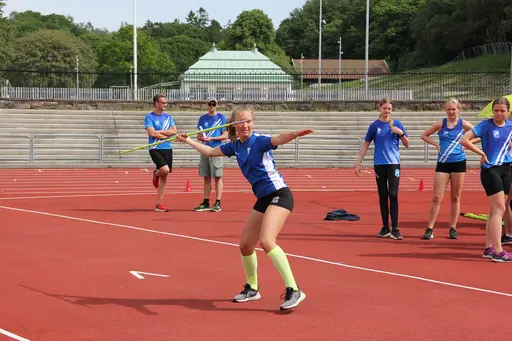 Kraftmätningen Kval 20 juni, 2021 på Slottsskogsvallen (foto: Tuva Kündig).