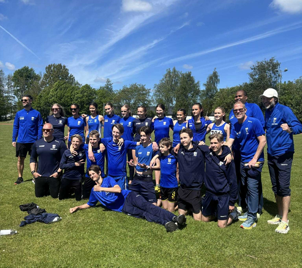 IFK Göteborg Friidrotts kvallag 2025 med tränare (foto: Jessika Thunberg, text: Henrik Eneman).