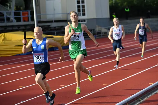 Full fart under Stafett-SM på Slottsskogsvallen 12-13 september (foto: Deca Text & Bild).