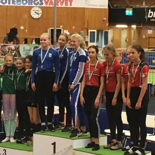 Bild 1: Föreningsmatchen går till IFK, Bild 2-3: Glada stafettlöpare!