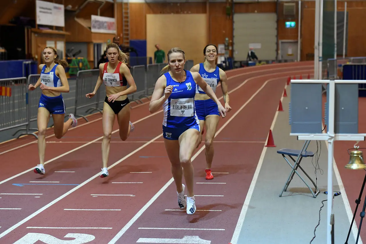 Madeleine och Saga under K 800 m (foto: Deca Text & Bild).