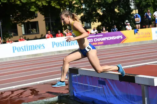Saga Provci och Agnes Thundal U20-EM under 3000 m hinder på Kadriorg Stadion, Tallinn (foto: Deca Text & Bild).