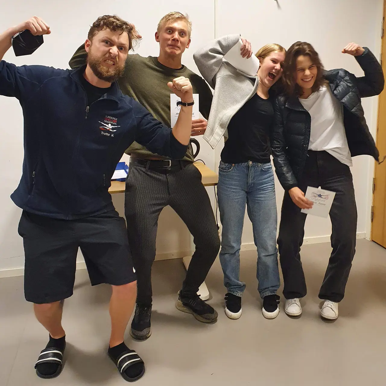 Från vänster: Trotte Karlsson (cheftränare), Alexander Arnö, Ebba Näsvall-Jarl & Vera Popova. August Eriksson saknas på bilden.