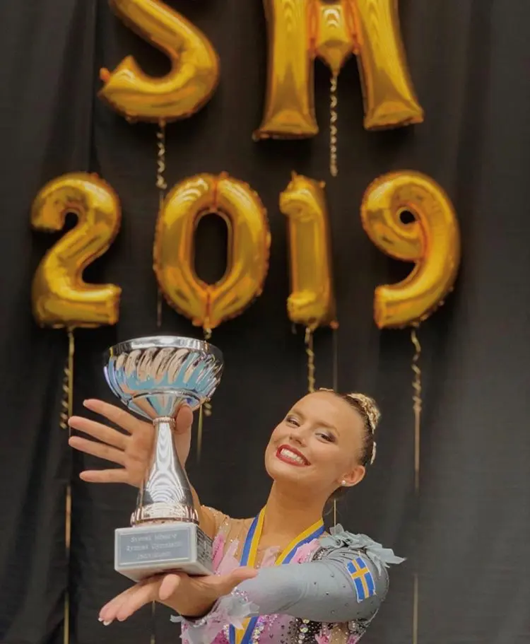 Bild från när Alva tog SM-guld i mångkamp den 26 juni