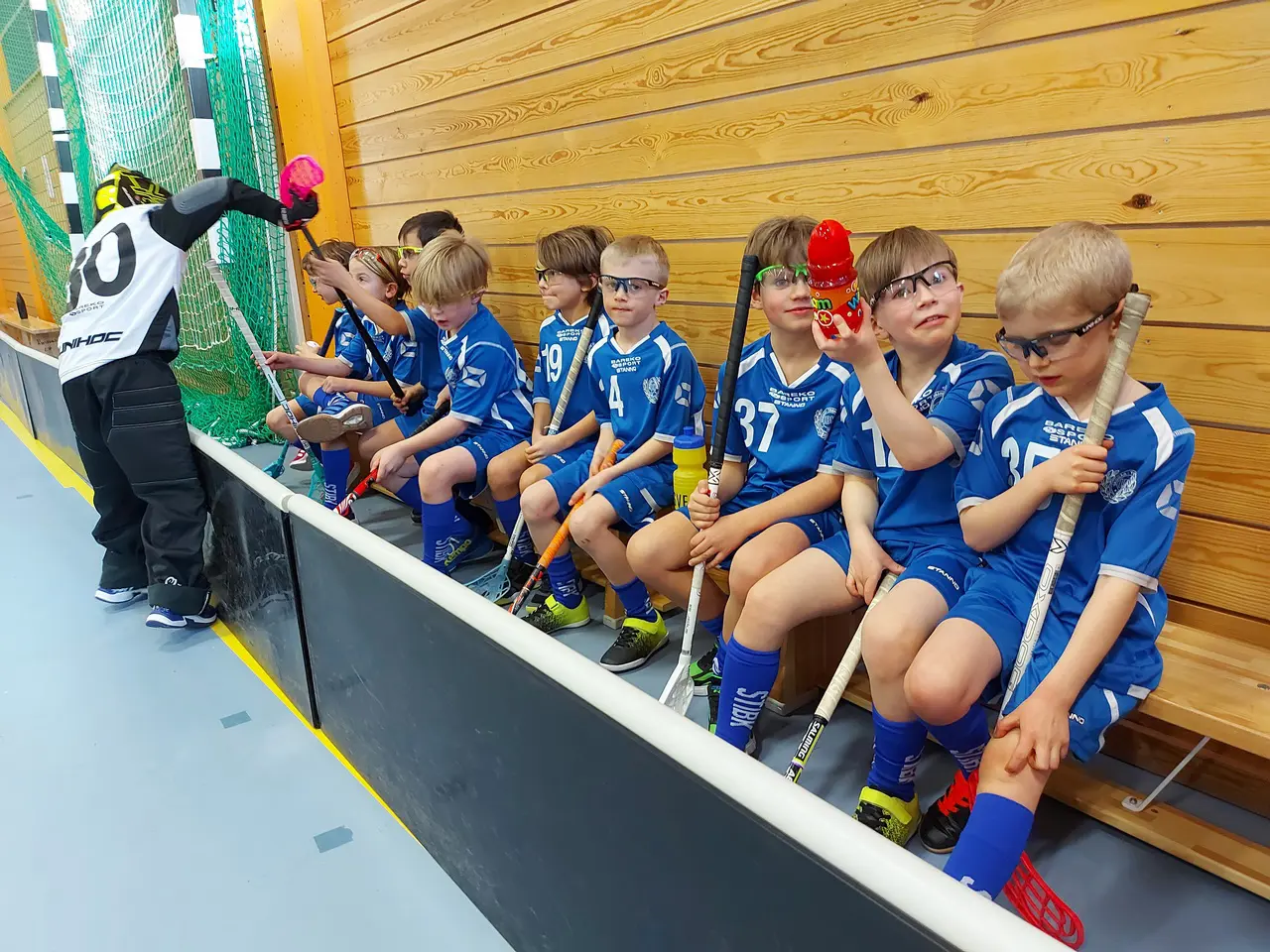 Idag har ungefär hälften av p14 gänget varit i Tullinge och spelat cup! Knattecup som numera heter schyssta cupen och idag spelade vi fyra matcher.