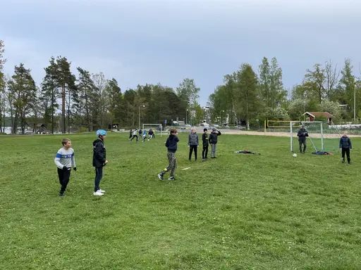 Brännbollsmatch samt korv- och marshmallow-grillning