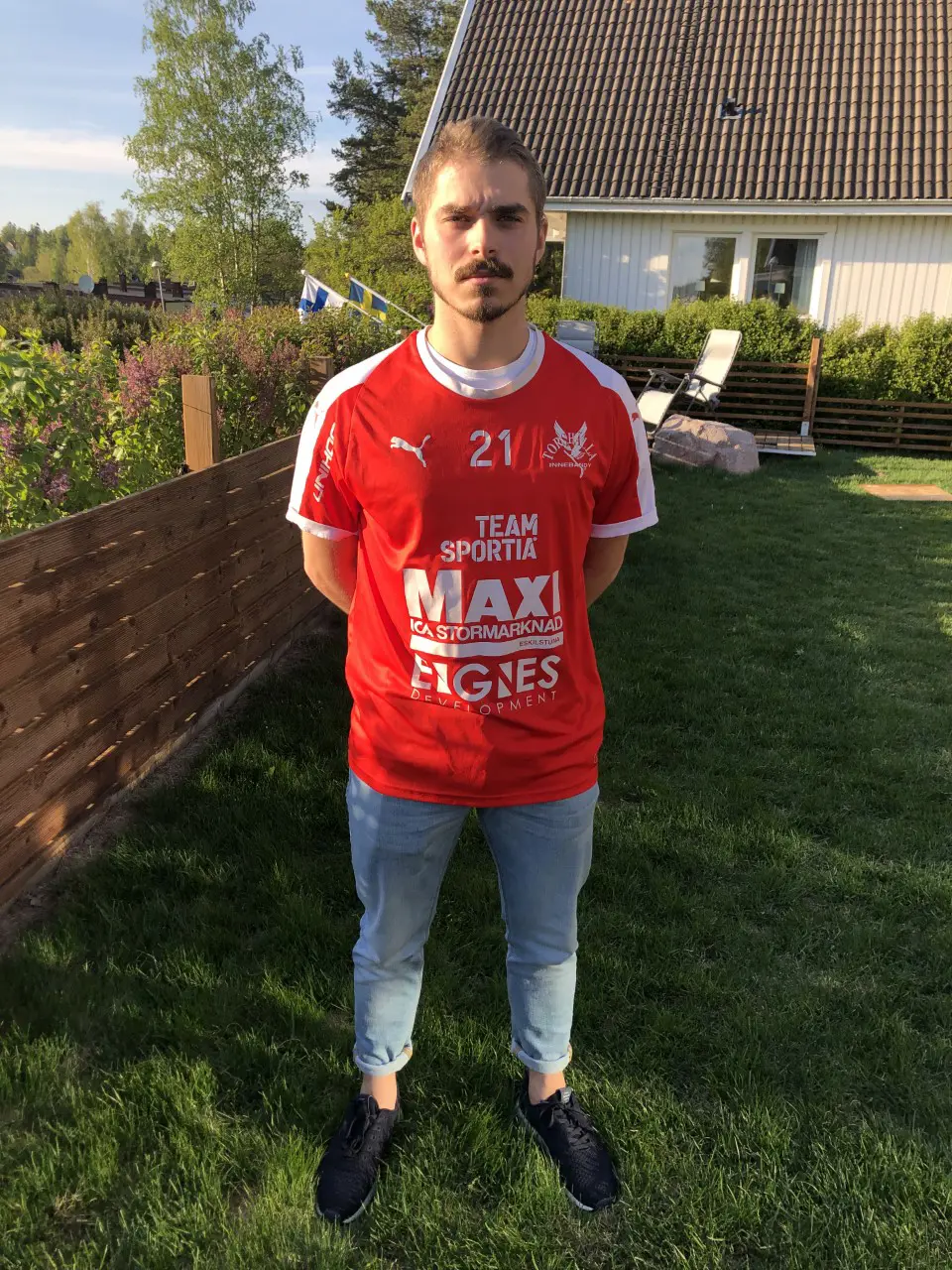 Kivipaasi i den röda tröjan!