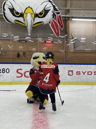 Föräldramatch och Hawkan kom på besök!