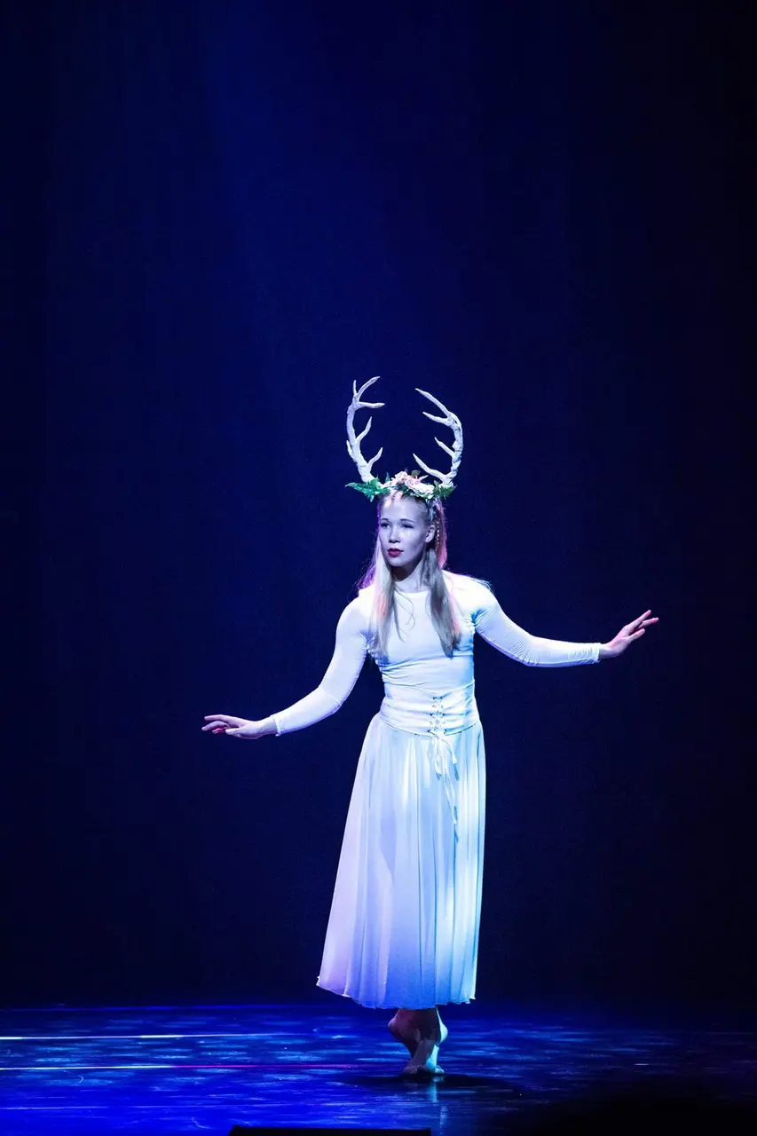 Me as the Patronus in Cecilia Nilssons piece "Harry Potter"; last Spring showcase.