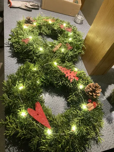 Kranstillverkning för marknad.