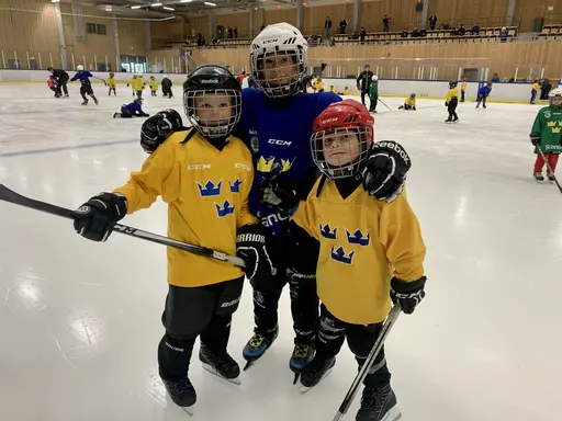 Full fart på hockeyskolan under lördagen