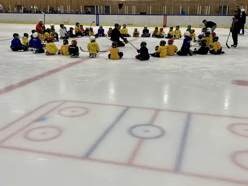 Full fart på hockeyskolan under lördagen