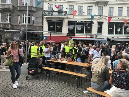 Första dagen av städning på Malmöfestivalen! Pengar tjänas in till laget samtidigt som det är finfin teambuilding!