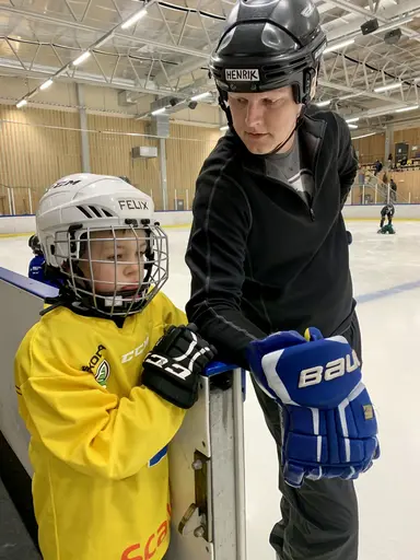 Full fart på hockeyskolan under lördagen