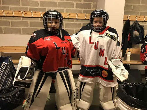 Hockeyskolans 10:or ska spela match mot Malmö Redhawks 
