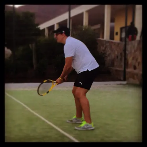 Taijala och Berglind på tennisbanan.