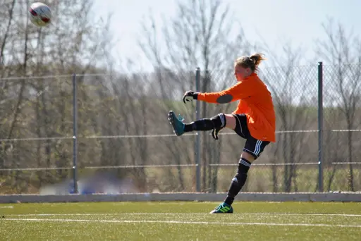 Matilda Ekman gjorde debut i div 2 i lördagens match och gjorde flera fina räddningar