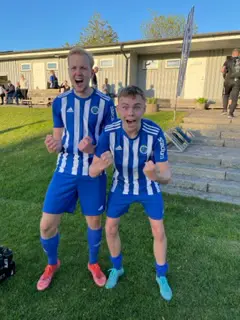 Vänster: Matchens lirare, Felix Hansson (La T), Axel Åkesson (IFC). Mitten/höger: kvällens målskyttar, Edvin Chronvall, André Rydemark. 