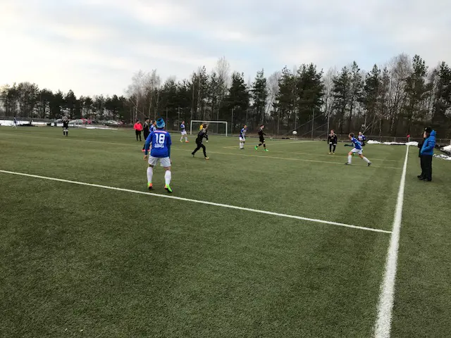 Här ser vi ett fint kombinationsspel mellan Viktor, Sulle och Adem.
