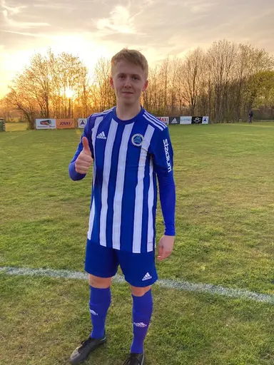 Mitten Matchens lirare, Jakob Persson (IFC), Andreas Lennartsson (Galtabäck). Höger målskytten Filip Andersson.