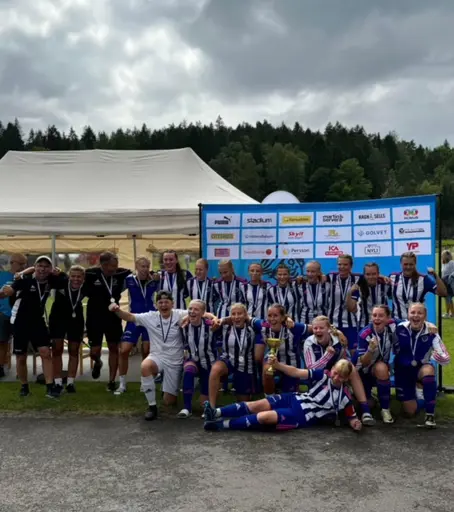Överst tv; Dam J Oddebollen. Överst th; F10/11 Kalles Kaviar Cup. Nederst tv F10/11 Laxacupen. Nederst th P09/10 Laxacupen.