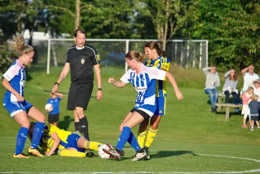 Det var en kamp på mittfältet stora delar av matchen där Vickan var en av de tongivande spelarna. Clara Nilsson gjorde ett piggt inhopp.